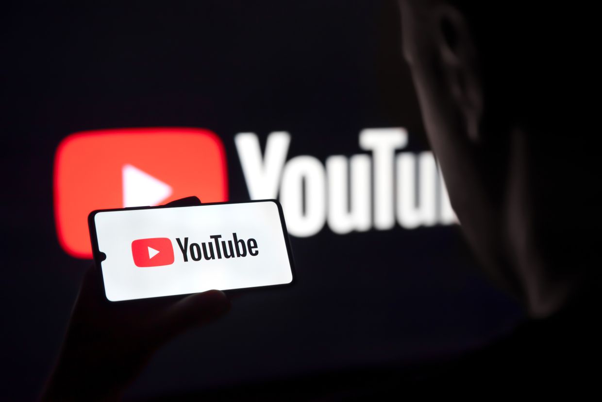 YouTube bans Andrew Tate after sexist remarks, but he's still on Twitch - Vimarsana News