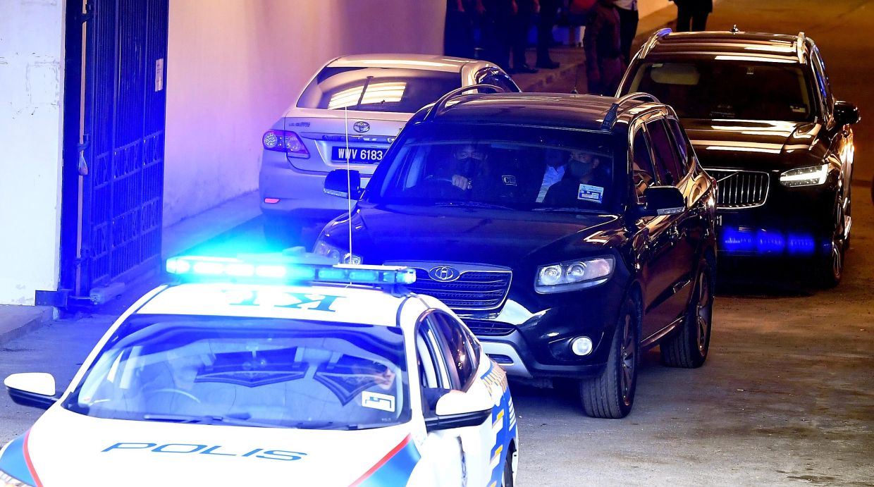Final SRC appeal: Najib avoids press, leaves court after 12-year jail term upheld - Vimarsana News