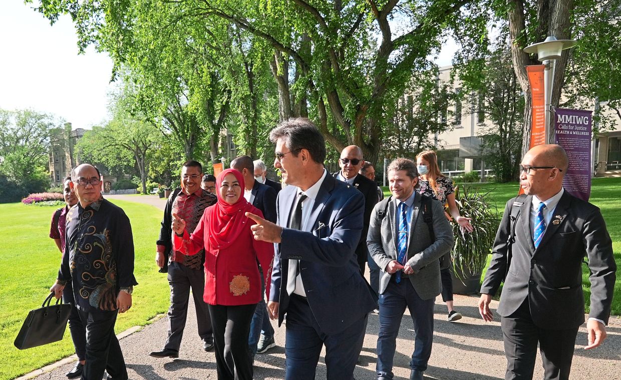 Noraini on a campus tour of USASK on Aug 21.
