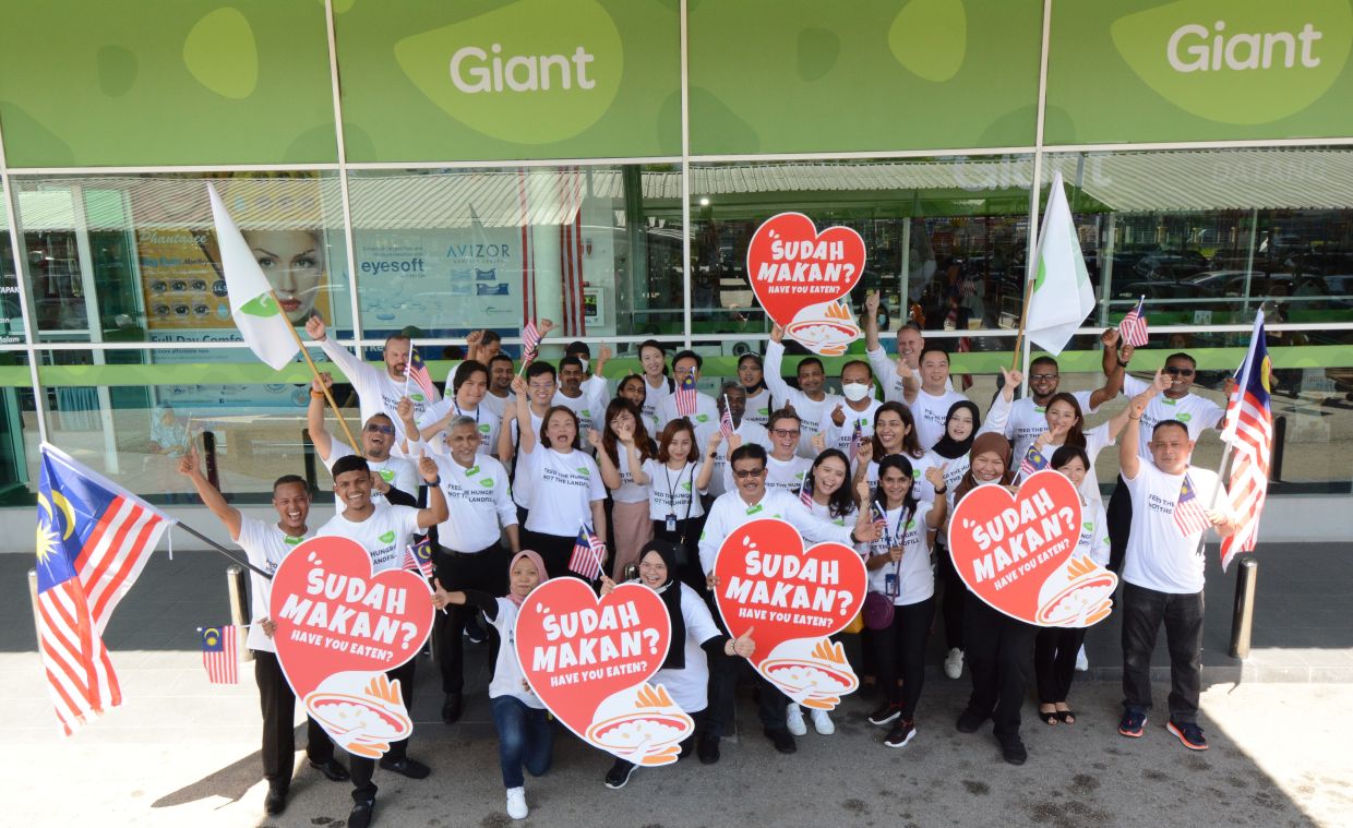 Giant team members celebrating the launch of the Sudah Makan? CSR campaign to help fight hunger ahead of Merdeka Day.