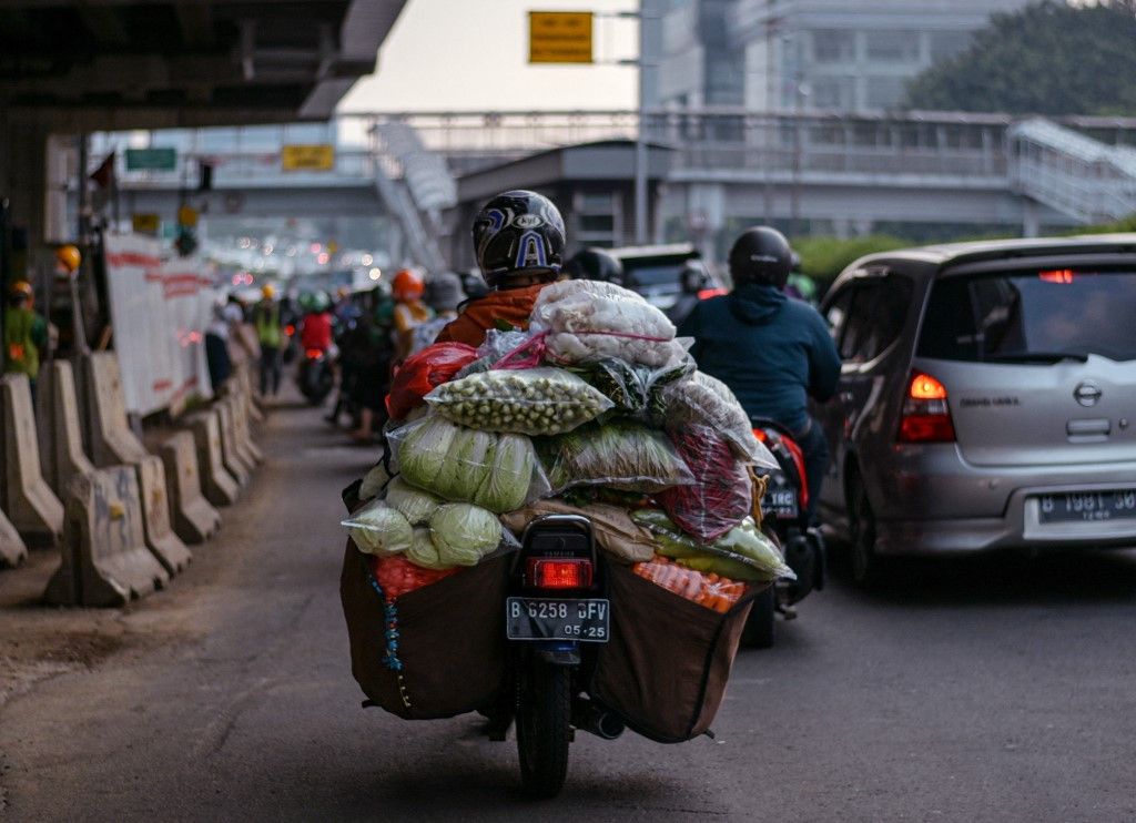Indonesian consumers cut spending as inflation bites household budgets - Vimarsana News