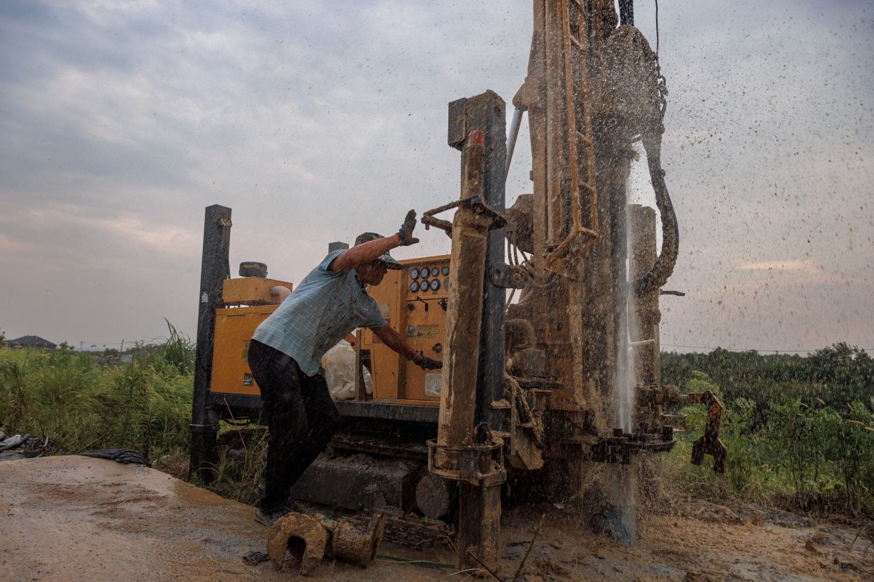 Chinese drillers work 15-hour days building wells in drought-hit Jiangxi - Vimarsana News