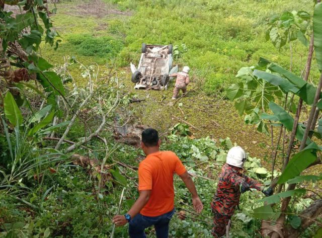 Five-year-old boy killed after car plunges into ravine - Vimarsana News