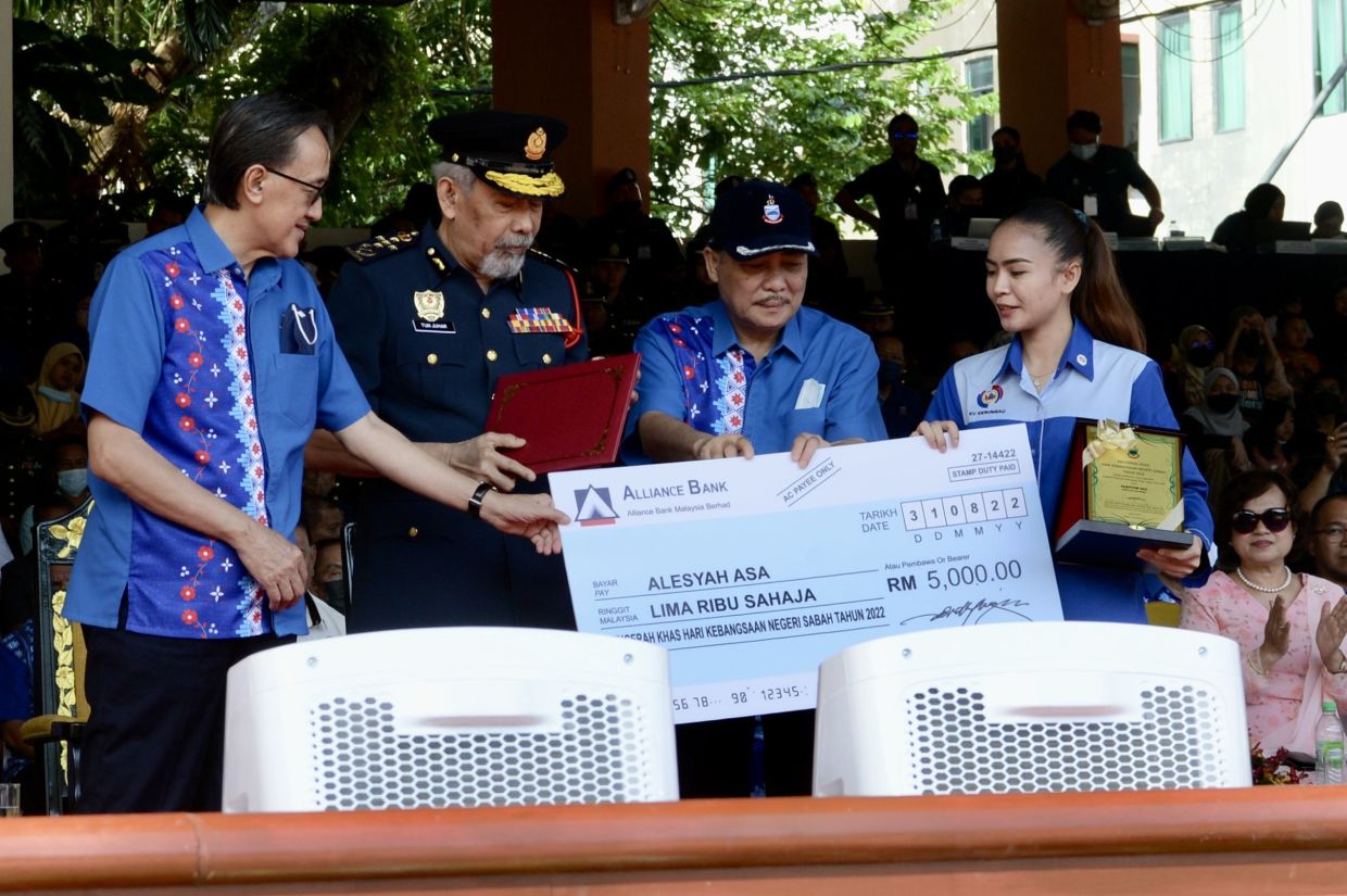 Global Student Prize finalist Alesyah honoured at Sabah's National Day celebrations - Vimarsana News