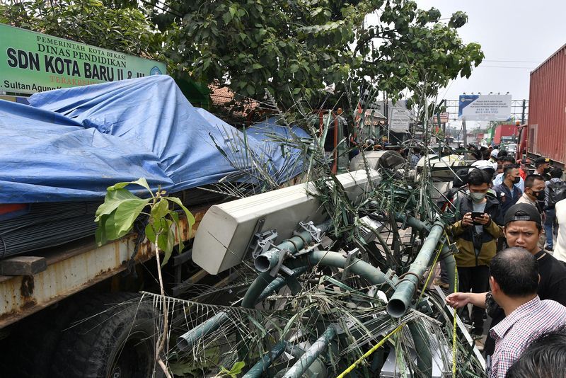 Ten killed in Indonesia in truck crash outside school - Vimarsana News