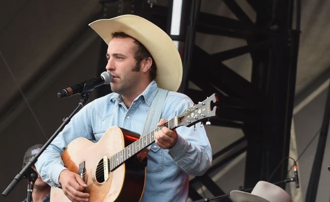 Country singer Luke Bell, who went missing in August, found dead at 32 - Vimarsana News