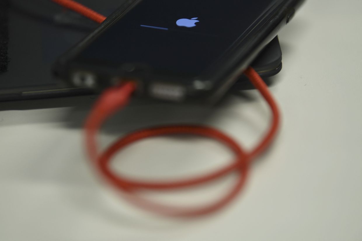 Apple will be forced to use new charger after EU votes for USB-C - Vimarsana News