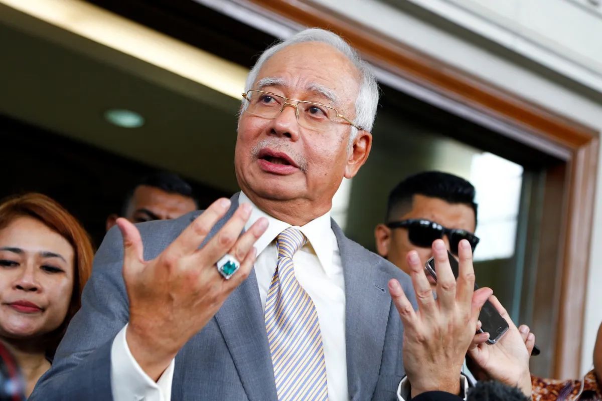 Billions deposited in accounts but Najib never made cash withdrawals, says bank officer - Vimarsana News