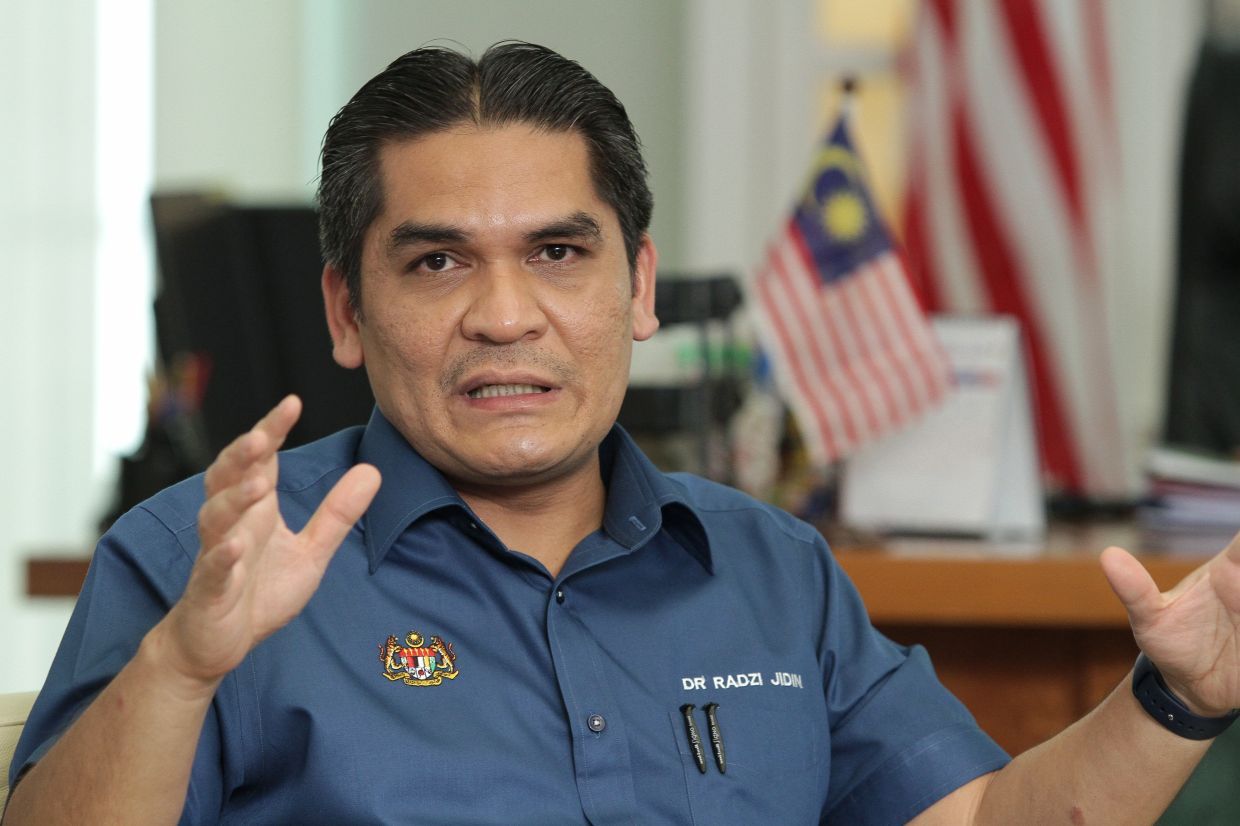 School lockers for Year One, Year Two pupils to be installed by October end, says Radzi - Vimarsana News
