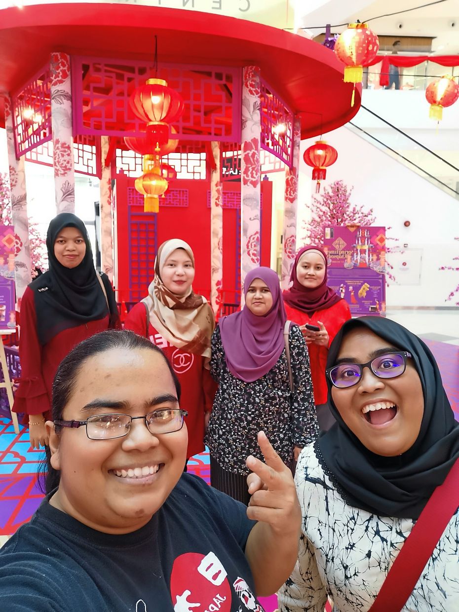 Nazkids founders Baitulhusna Ahmad Zamri (front right) and Khairunnisa Ahmad Zamri (front left) posing together with some of the Nazkids women during an outing to a local shopping mall.— Photos provided by Baitulhusna Ahmad Zamri