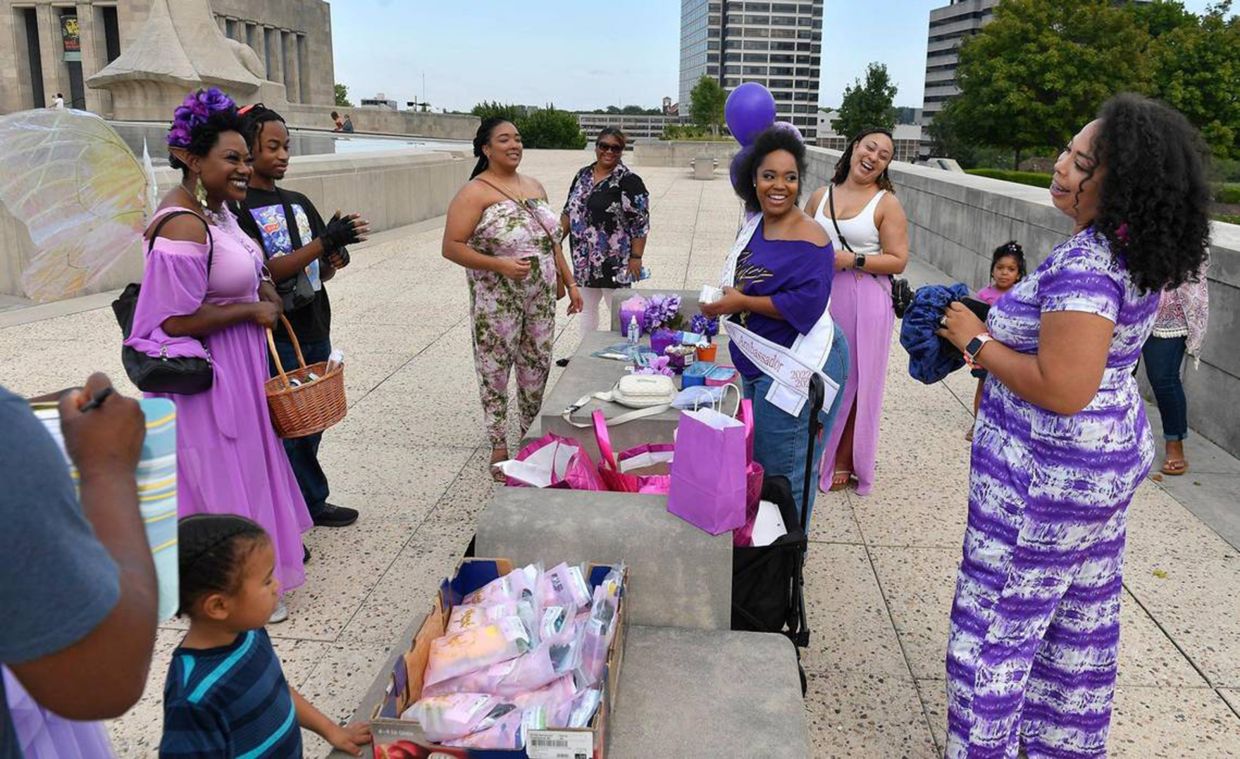Women come together to show that Black hair, thick and curly, is beautiful too - Vimarsana News