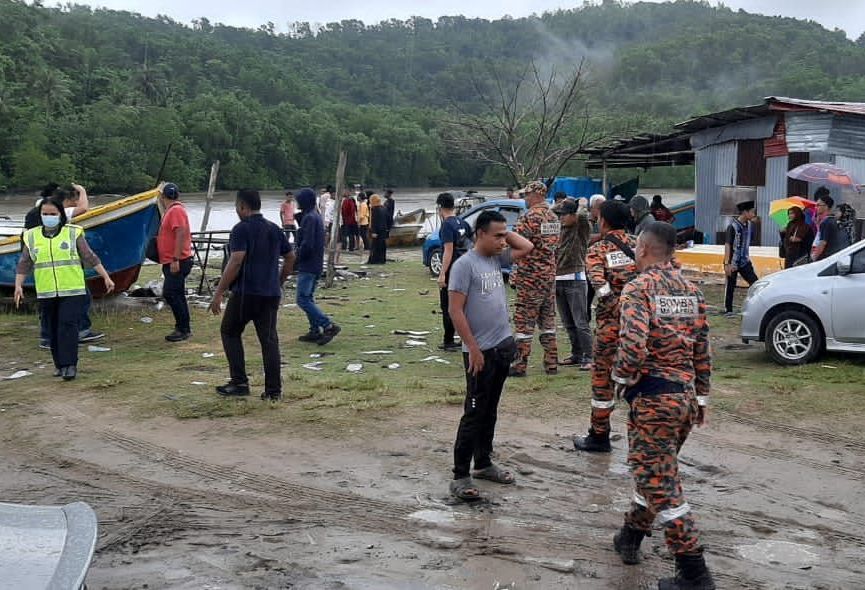 Child drowns after boat capsizes in Kota Belud - Vimarsana News