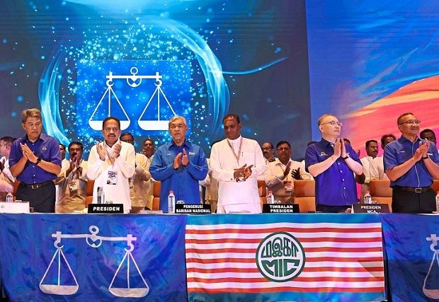 Strategic partners: Barisan Nasional chairman Datuk Seri Dr Ahmad Zahid Hamidi (third from left) with Vigneswaran (second from left), along with (from left) Umno deputy president Datuk Seri Mohamad Hasan, MIC deputy president Datuk Seri M. Saravanan, MCA president Datuk Seri Dr Wee Ka Siong and Umno’s Defence Minister Datuk Seri Hishammuddin Hussein at MIC’s 76th general meeting. — Bernama