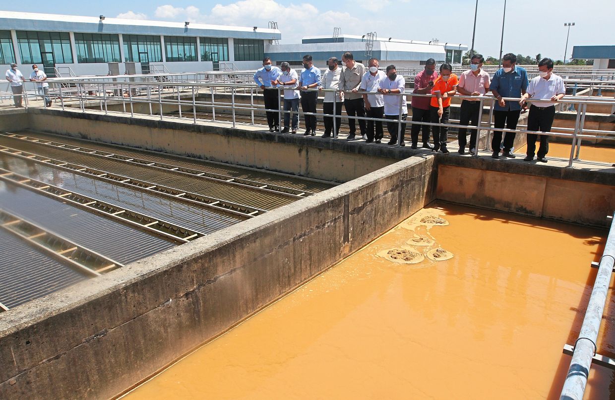 Muddy water from Sungai Muda caused by the Baling flood about to be filtered at Sungai Dua water treatment plant in Tasek Gelugor. — Filepic