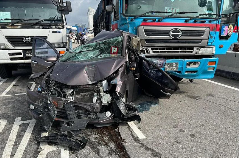 Road accident involving multiple vehicles at Causeway causes delays