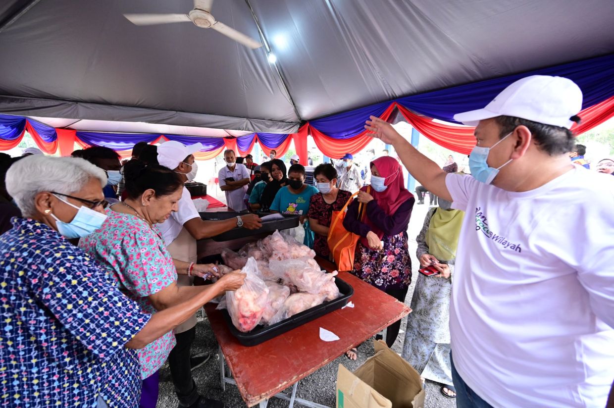 Kuala Lumpur residents can visit their existing MYGrocer@Wilayah mobile market trucks, while Labuan can head over to participating retailers. 