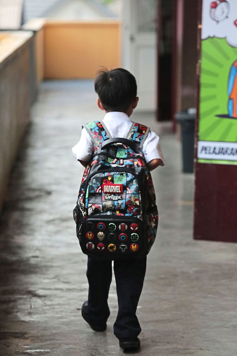 Big bag: The issue of heavy schoolbags has been happening for a long time.