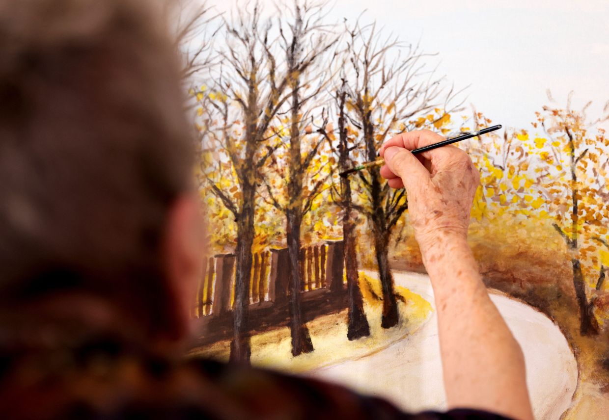 Bosnian woman marks 100th birthday by staging her own art exhibition ...