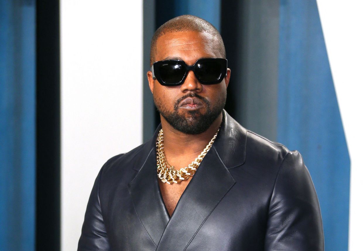 Balenciaga ends relationship with Kanye West after antisemitic posts - Vimarsana News
