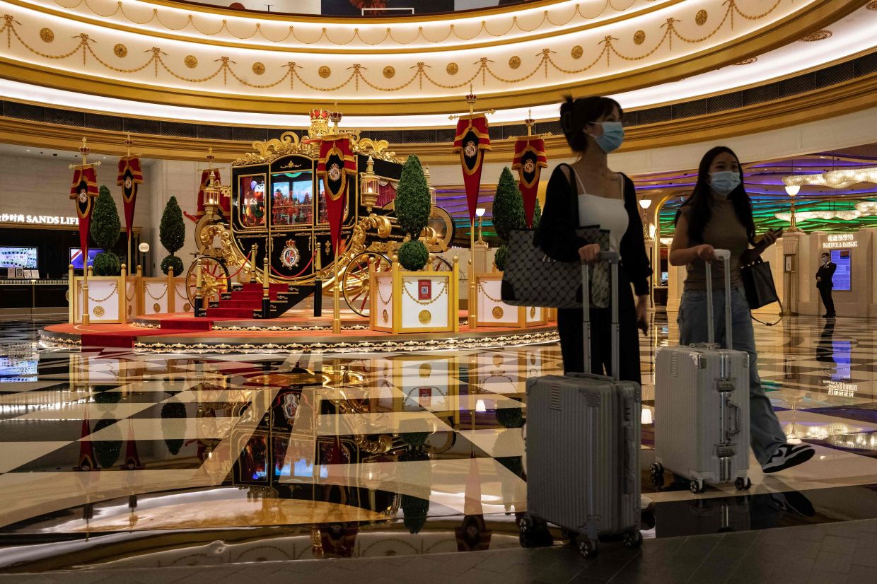 Tough odds for Macau as casinos pray for a pandemic shift - Vimarsana News