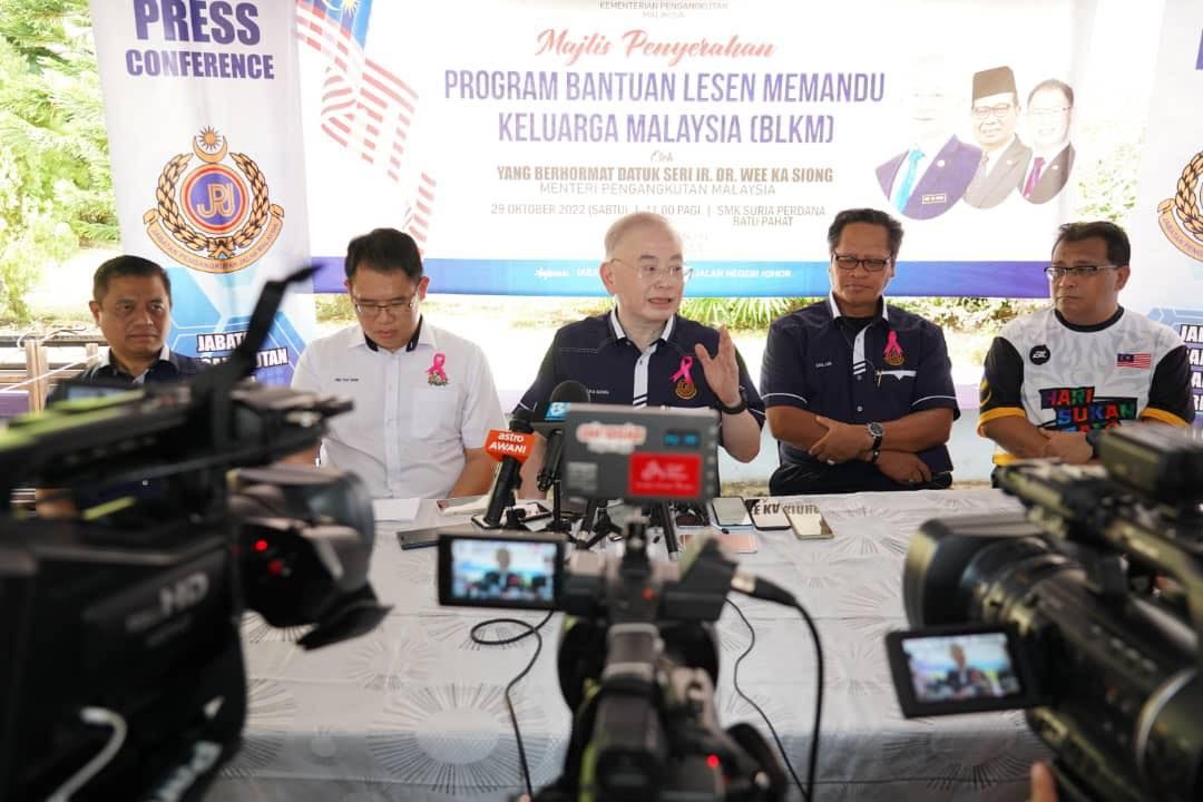 Dr Wee: No 'parachute' candidates for BN, MCA - Vimarsana News