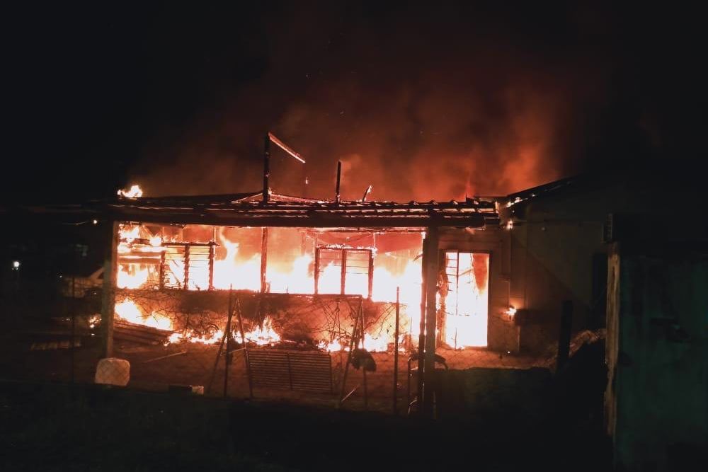 Retiree dies as house razed in Hulu Selangor - Vimarsana News
