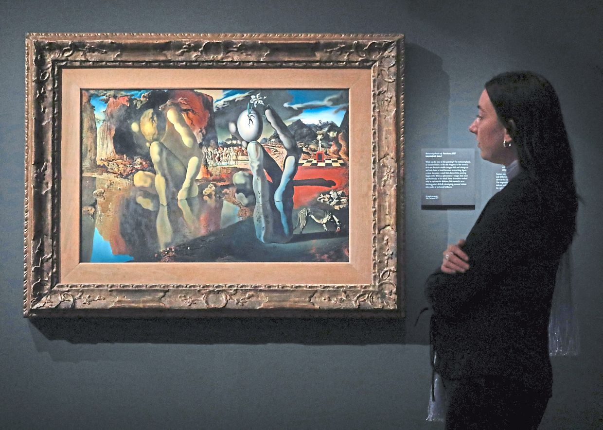 London show taps into dreamlike relationship between Surrealism and design - Vimarsana News