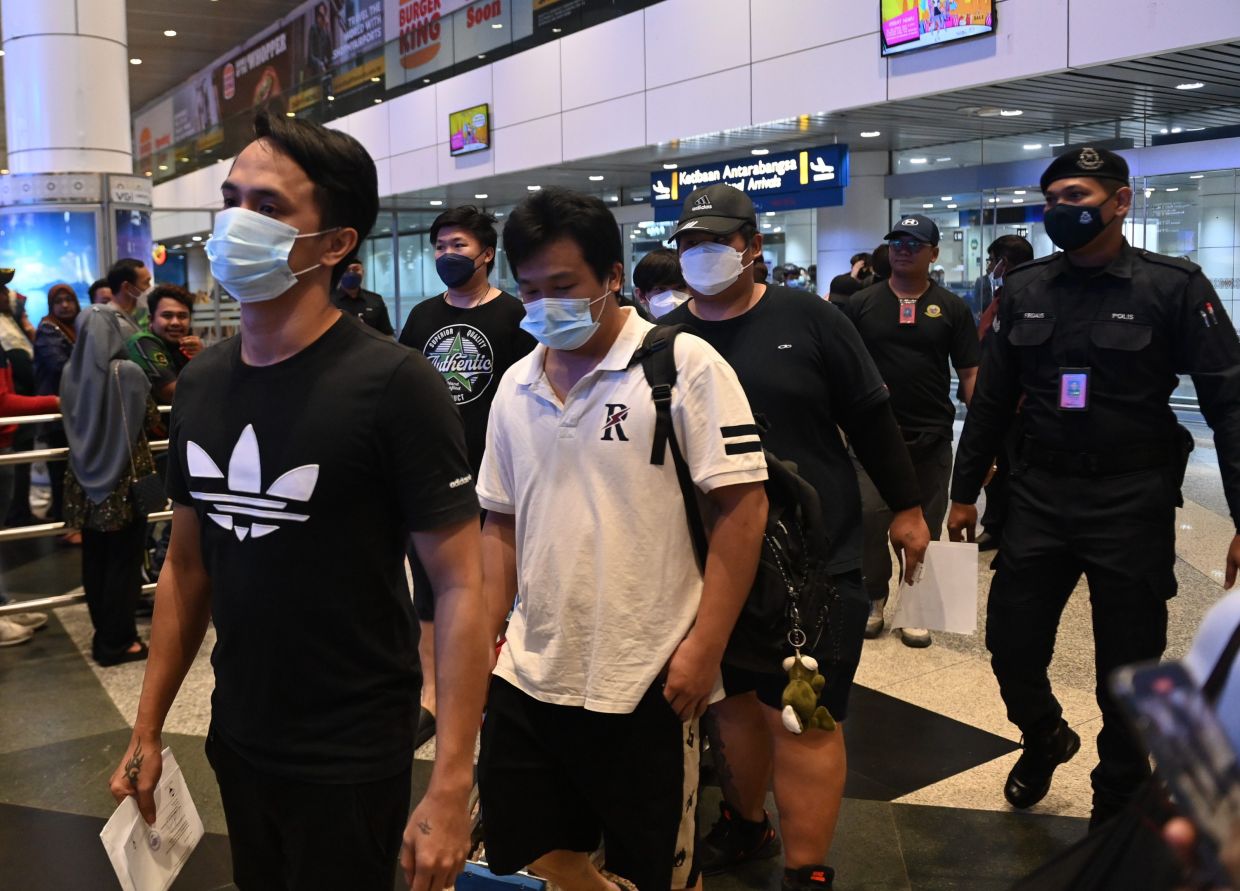 35 Malaysian victims of job scams in Cambodia return home safely - Vimarsana News