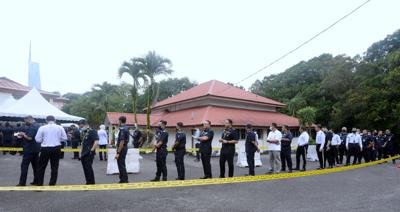 Police personnel queuing to cast their early votes at Bukit Aman. —AZHAR MAHFOF/The Star