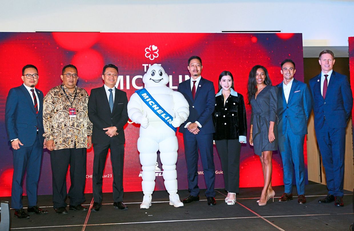 The Michelin Guide’s debut in a country is often supported by local partners. Some of the Malaysian partners include Tan (fourth from right) and Faliq (second from right) as well as local tourism bodies. — AZMAN GHANI/The Star