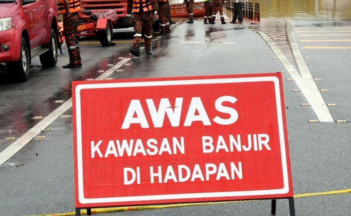 GE15: Sepang candidates take time off from campaigning to visit flooded areas - Vimarsana News