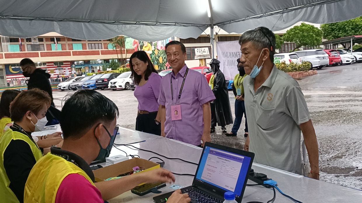 GE15: Barisan's Wee Jeck Seng hopes rain will not deter Johor voters - Vimarsana News