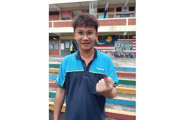 GE15: Cutting it close, Johor voter makes it just minutes before polling centre closes - Vimarsana News