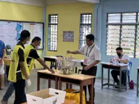 GE15: Hot weather does not deter voters from casting their votes