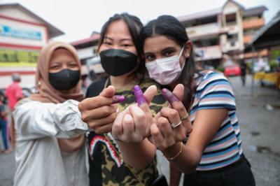 (from left) First time voters Nurin Assyira, 19, Then Pei Qi, 18, and Thivany Manogaran ,23 showing their inked fingers after casting their vote at Sekolah Kebangsaan Taman Sri Muda, Shah Alam. —YAP CHEE HONG/The Star