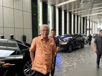 Ismail Sabri arrives at St Regis Hotel where BN, PN leaders are meeting