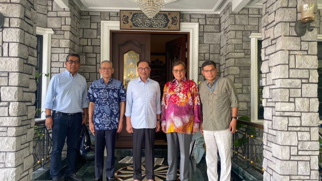 Closer Federal, S'wak relations under unity govt, says Anwar - Vimarsana News