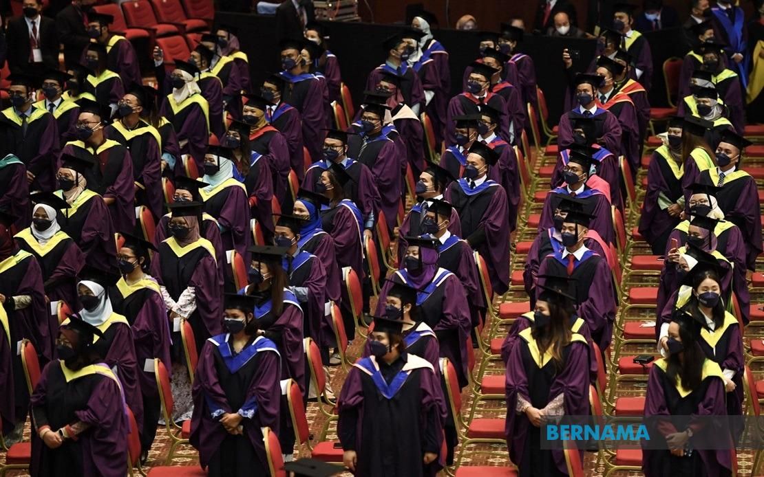 Graduates must prepare to face workplace challenges, says Tuanku Muhriz - Vimarsana News