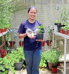 Help from housewives turns hobby into business