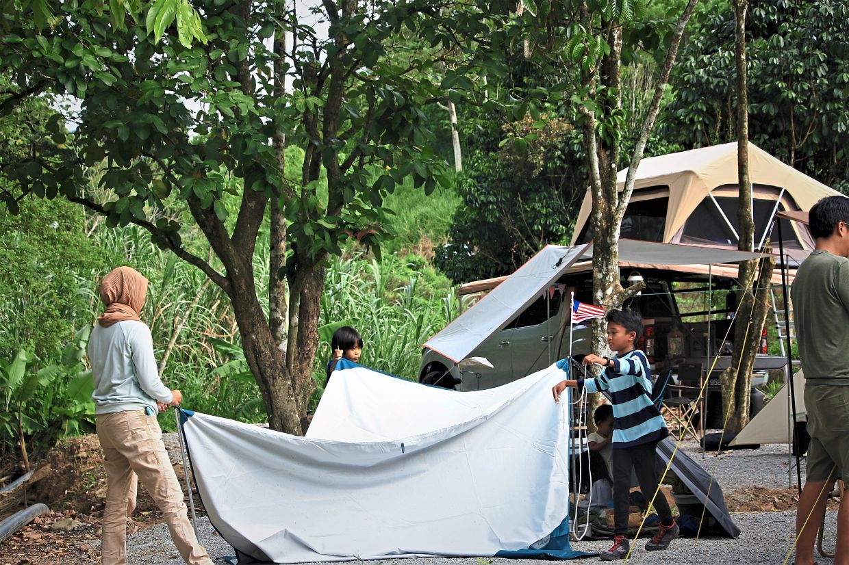 Muhamad Nidhal helps his mother to set up the tent. It’s is a huge achievement for the young boy and has boosted his self-esteem.