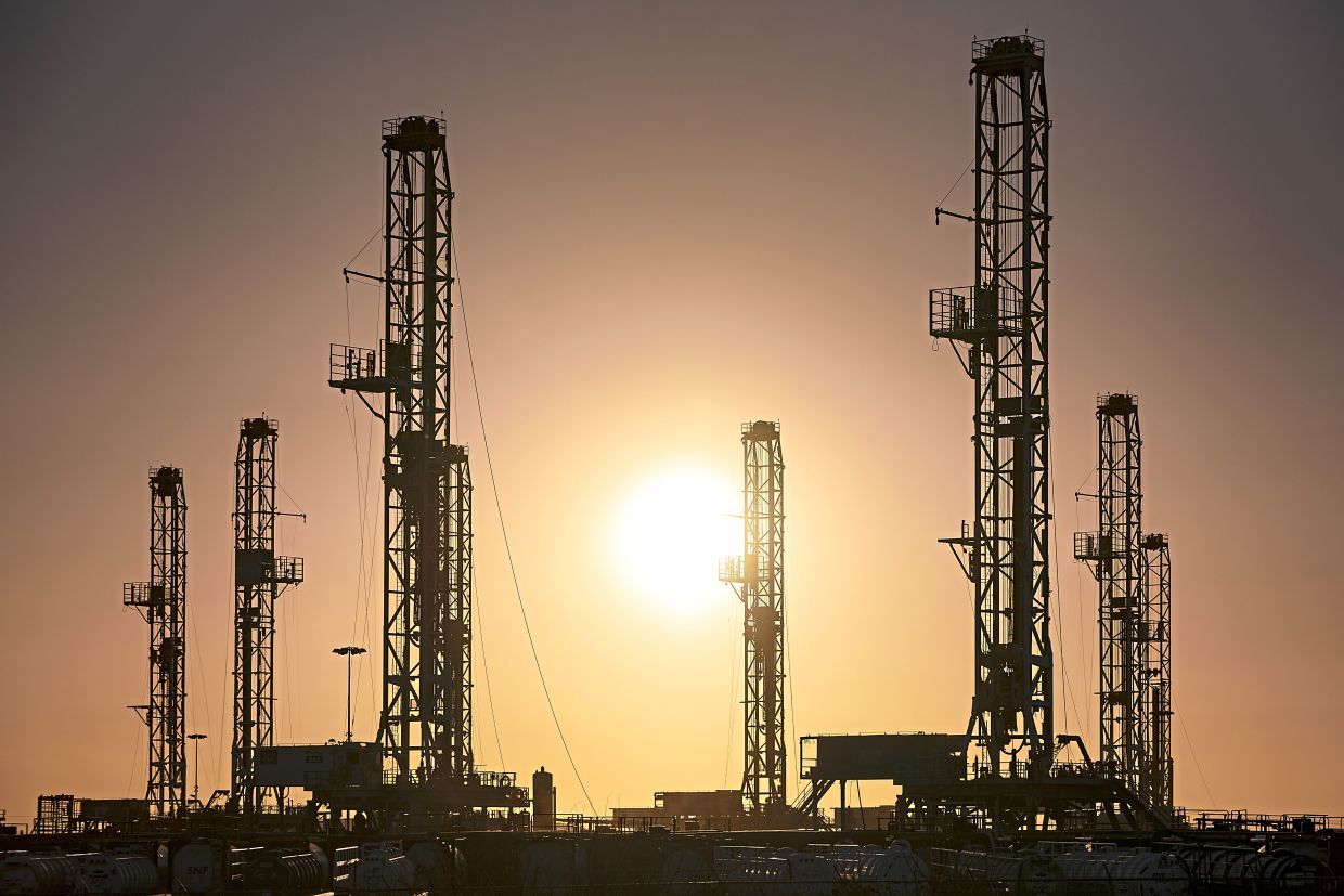 Oil prices mixed on easing Covid curbs in China, firm dollar - Vimarsana News