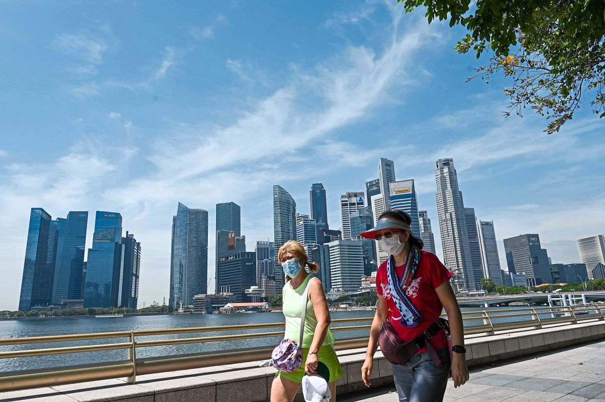 S'pore chips away at HK's hedge fund dominance - Vimarsana News