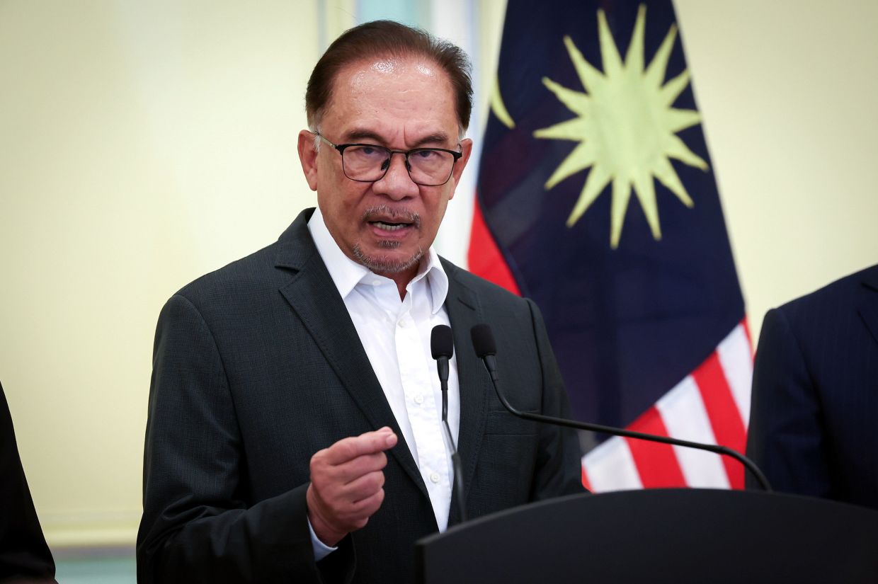 Anwar pays last respects to Jiang Zemin - Vimarsana News