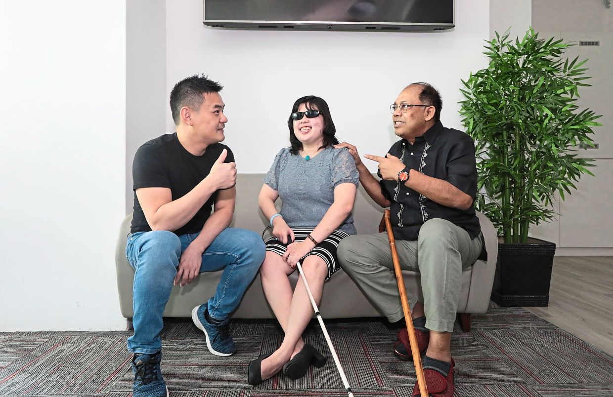 She enjoys sunsets and watching movies... but she's blind - Vimarsana News