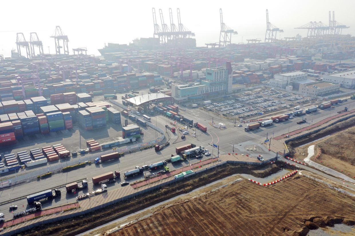 South Korean truckers vote to end nationwide strike | The Star