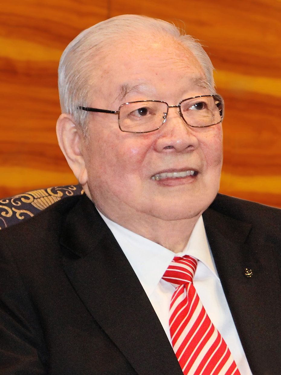Anwar among dignitaries mourning banking icon