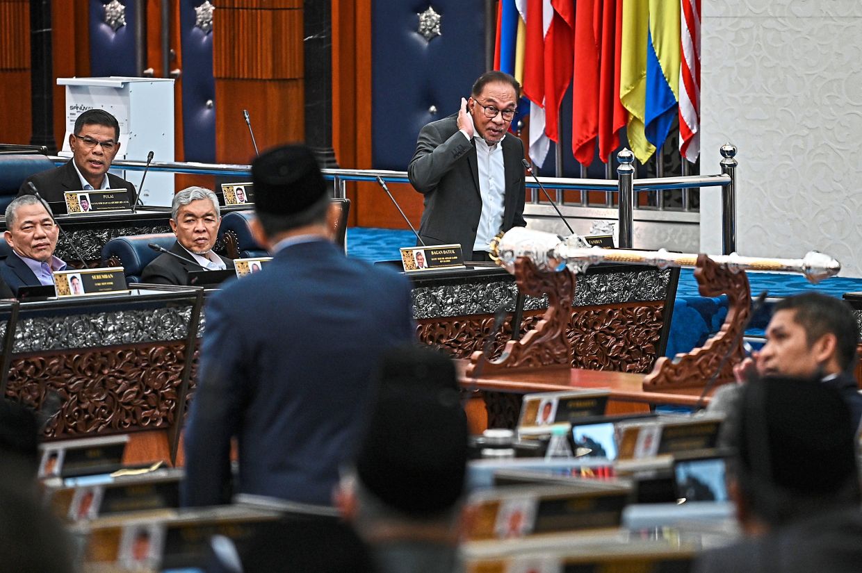 PM warns MPs to keep it civil after rowdy Dewan Rakyat session - Vimarsana News