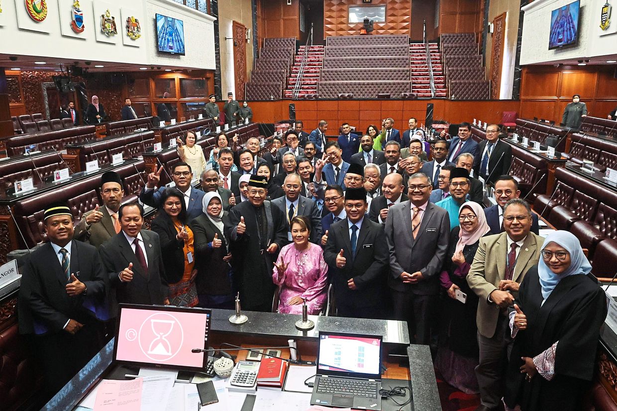 Senate attendance to be recorded, says Rais - Vimarsana News