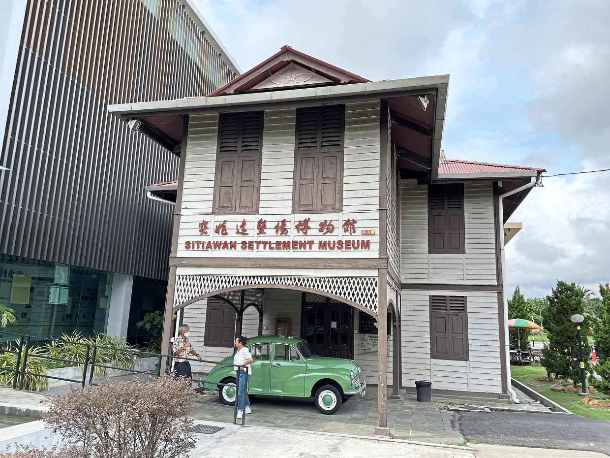 At the Sitiawan Settlement Museum, you will find many photos and artefacts that document the history of the settlers in the area. 