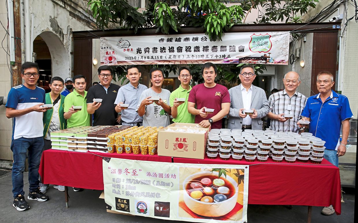 Traditional pastry shop shares festive treats with public for ninth year - Vimarsana News